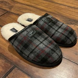 UGG Men’s Plaid Slipper size 13